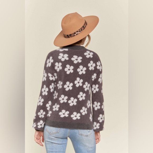 NWT Boutique Mae Charcoal Fuzzy Floral Cropped Cardigan Sweater - Picture 5 of 6